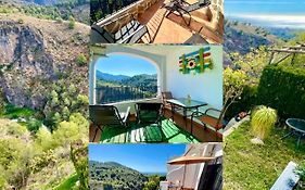 Apartamentos Axarquia 1, terraza privada con vistas a la montaña rio y al mar