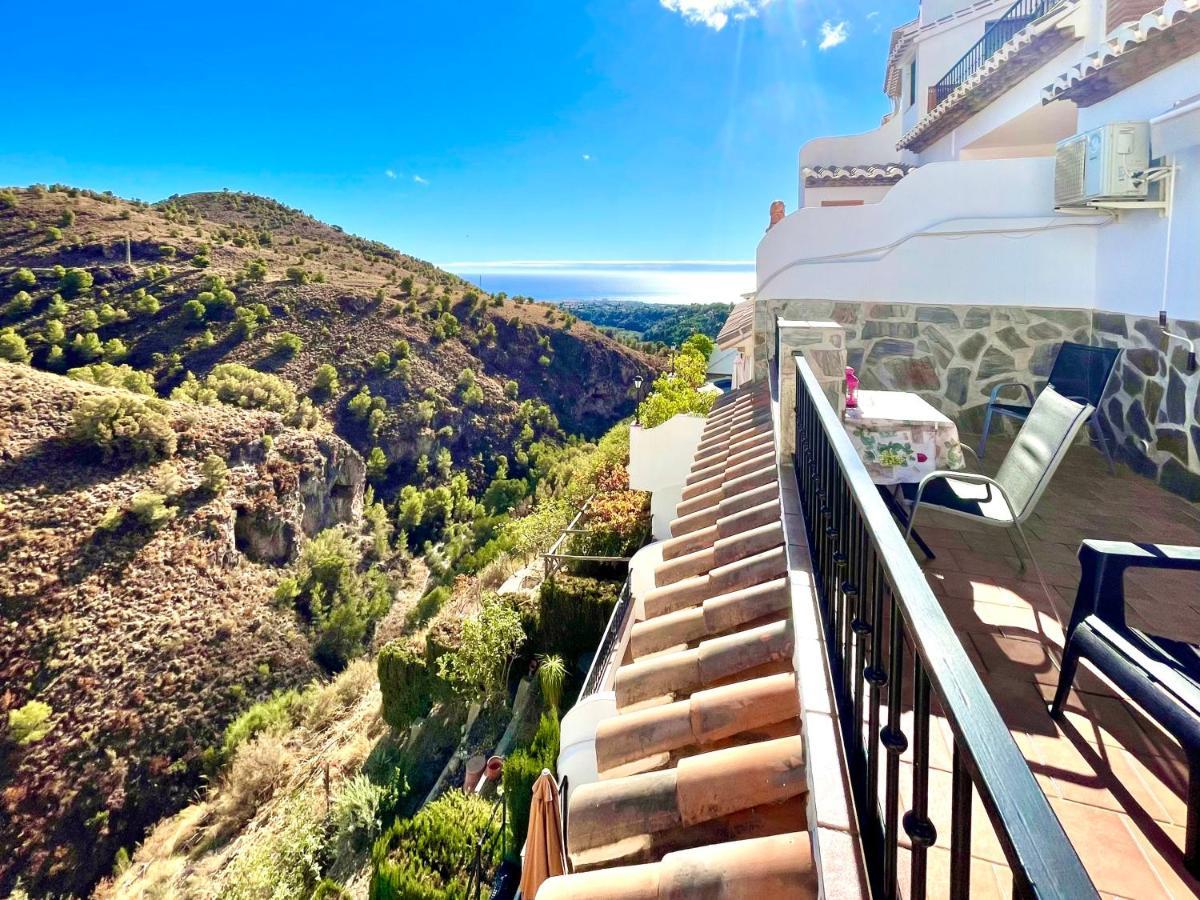 Apartamentos Axarquia 1, terraza privada con vistas a la montaña rio y al mar Frigiliana Exterior foto