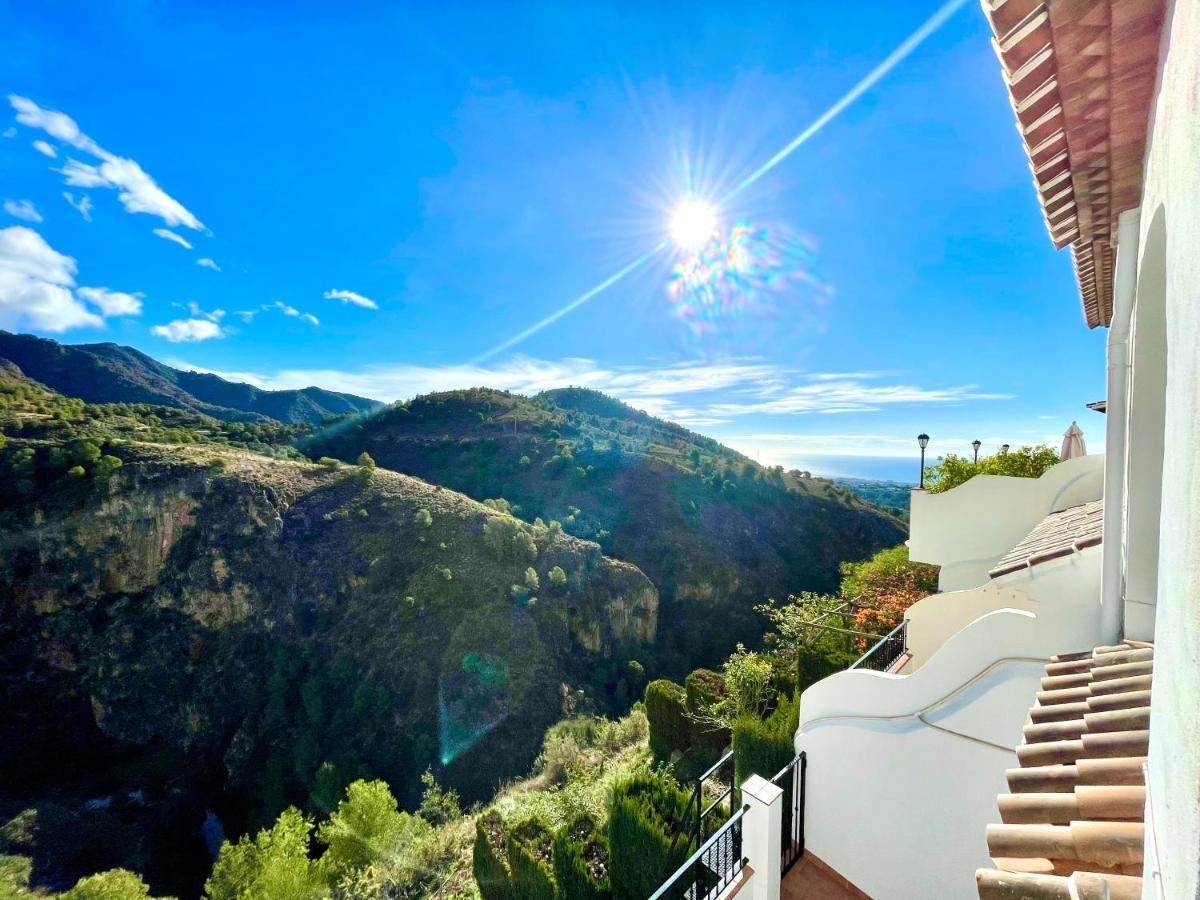 Apartamentos Axarquia 1, terraza privada con vistas a la montaña rio y al mar Frigiliana Exterior foto