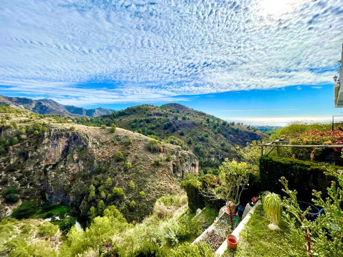 Apartamentos Axarquia 1, terraza privada con vistas a la montaña rio y al mar Frigiliana Exterior foto