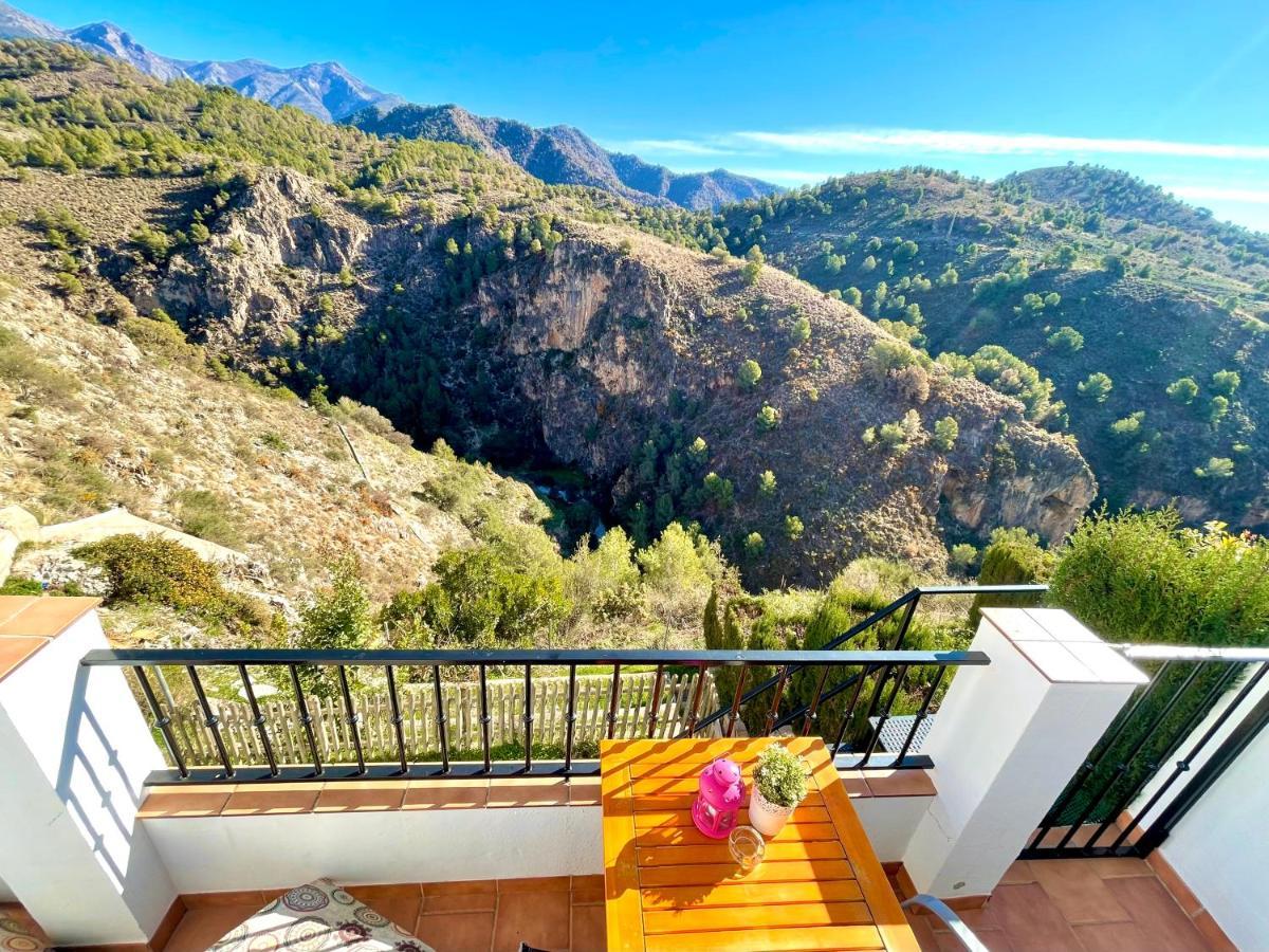 Apartamentos Axarquia 1, terraza privada con vistas a la montaña rio y al mar Frigiliana Exterior foto