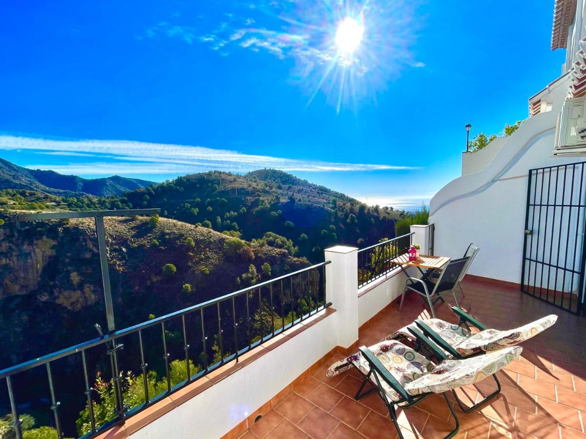 Apartamentos Axarquia 1, terraza privada con vistas a la montaña rio y al mar Frigiliana Exterior foto
