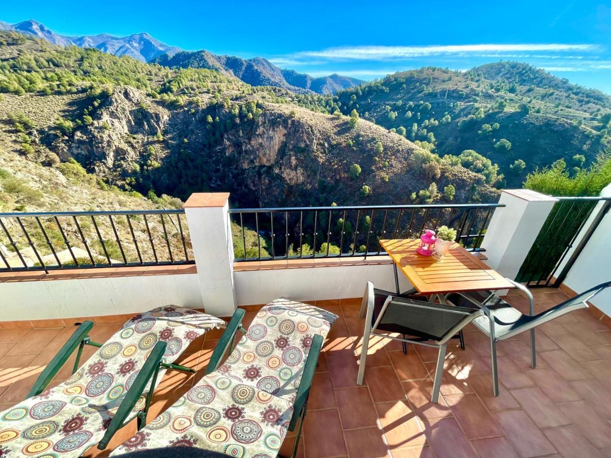 Apartamentos Axarquia 1, terraza privada con vistas a la montaña rio y al mar Frigiliana Exterior foto
