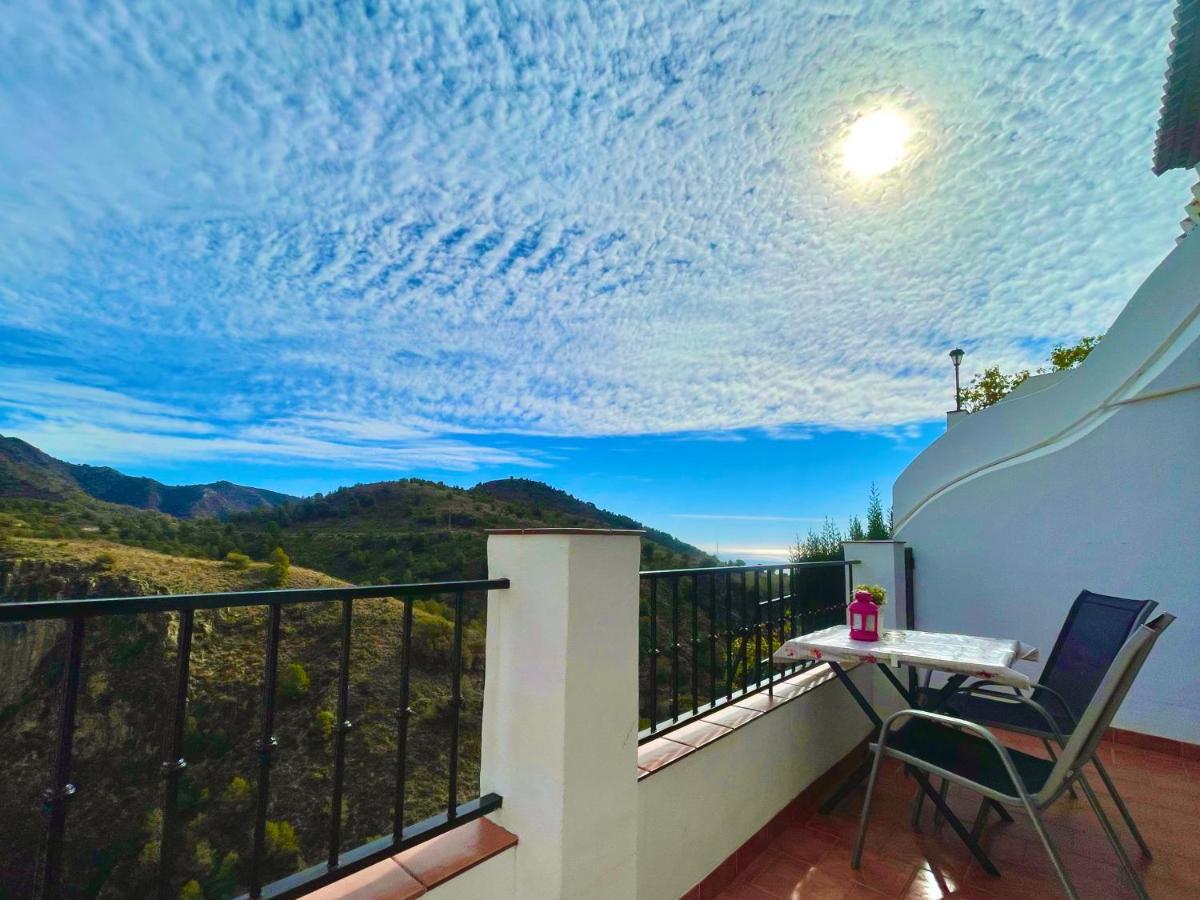 Apartamentos Axarquia 1, terraza privada con vistas a la montaña rio y al mar Frigiliana Exterior foto