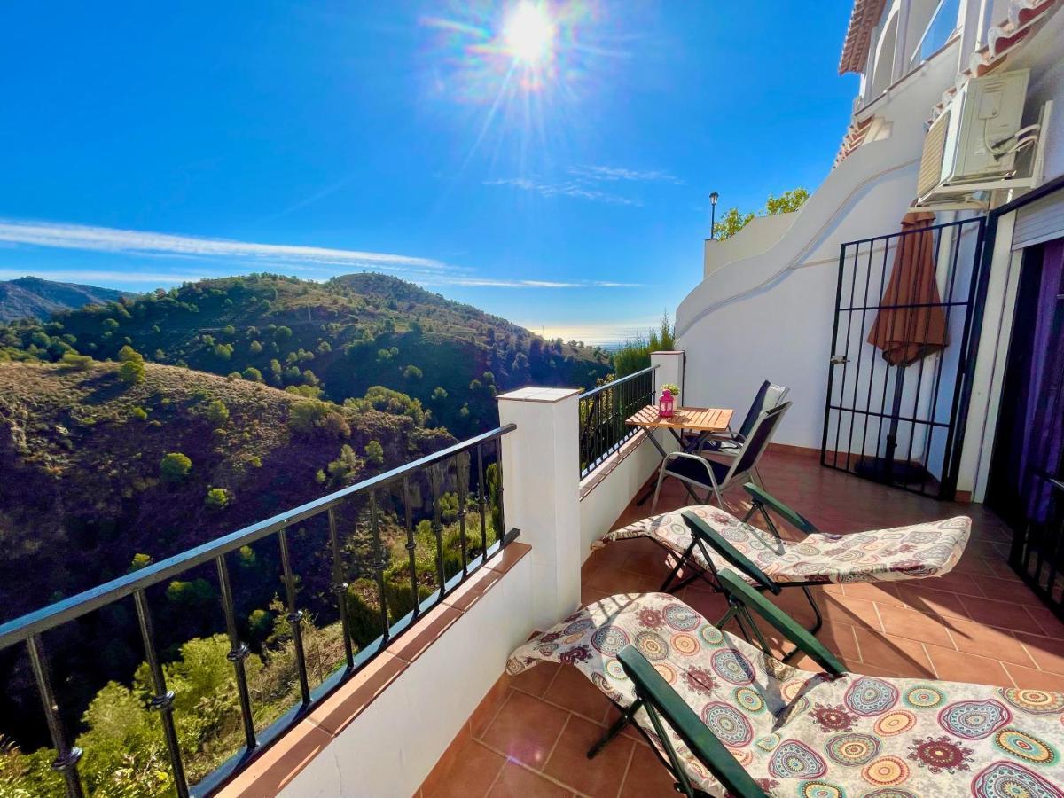Apartamentos Axarquia 1, terraza privada con vistas a la montaña rio y al mar Frigiliana Exterior foto