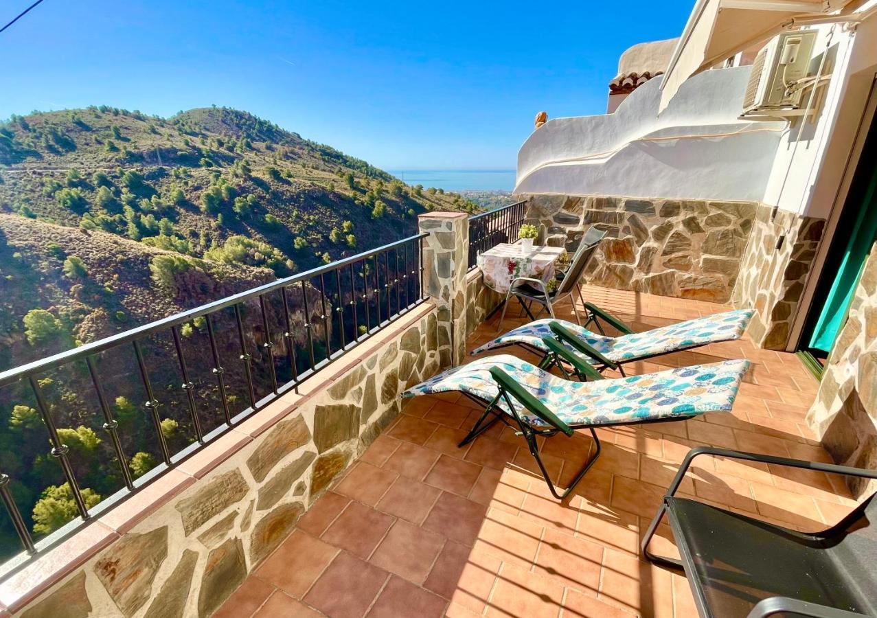 Apartamentos Axarquia 1, terraza privada con vistas a la montaña rio y al mar Frigiliana Exterior foto