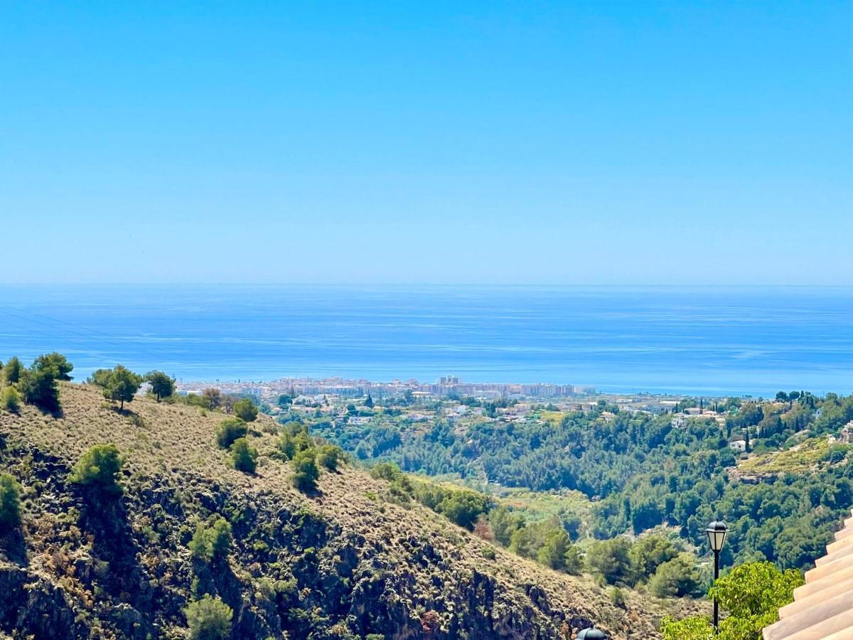 Apartamentos Axarquia 1, terraza privada con vistas a la montaña rio y al mar Frigiliana Exterior foto