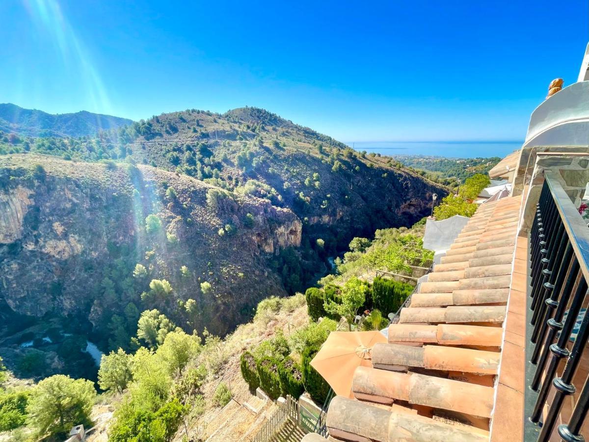 Apartamentos Axarquia 1, terraza privada con vistas a la montaña rio y al mar Frigiliana Exterior foto