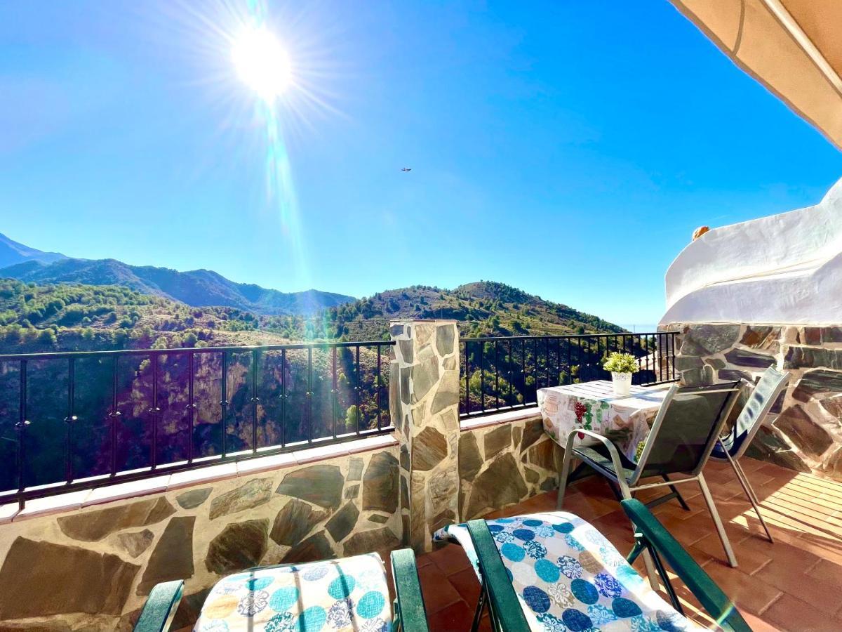 Apartamentos Axarquia 1, terraza privada con vistas a la montaña rio y al mar Frigiliana Exterior foto