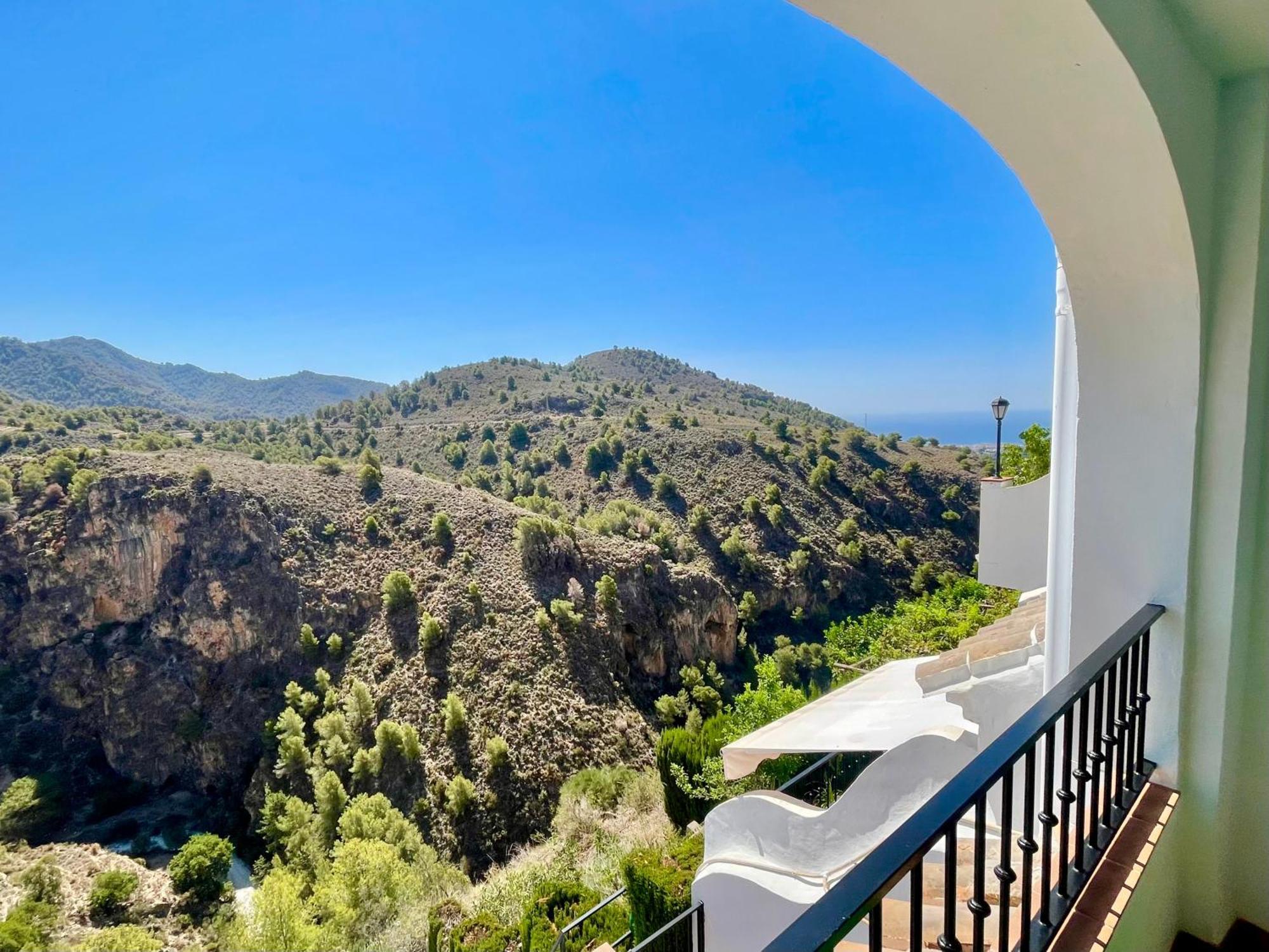 Apartamentos Axarquia 1, terraza privada con vistas a la montaña rio y al mar Frigiliana Exterior foto