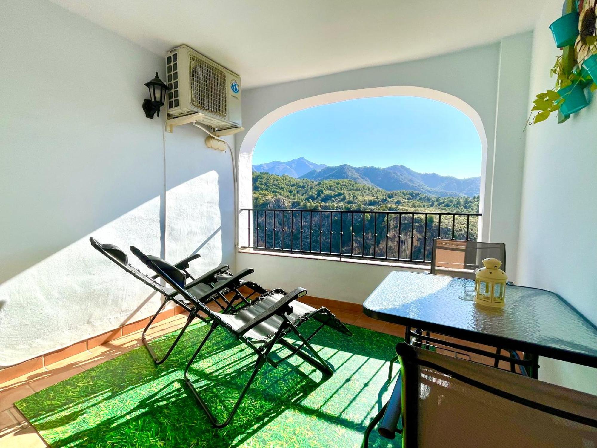 Apartamentos Axarquia 1, terraza privada con vistas a la montaña rio y al mar Frigiliana Exterior foto