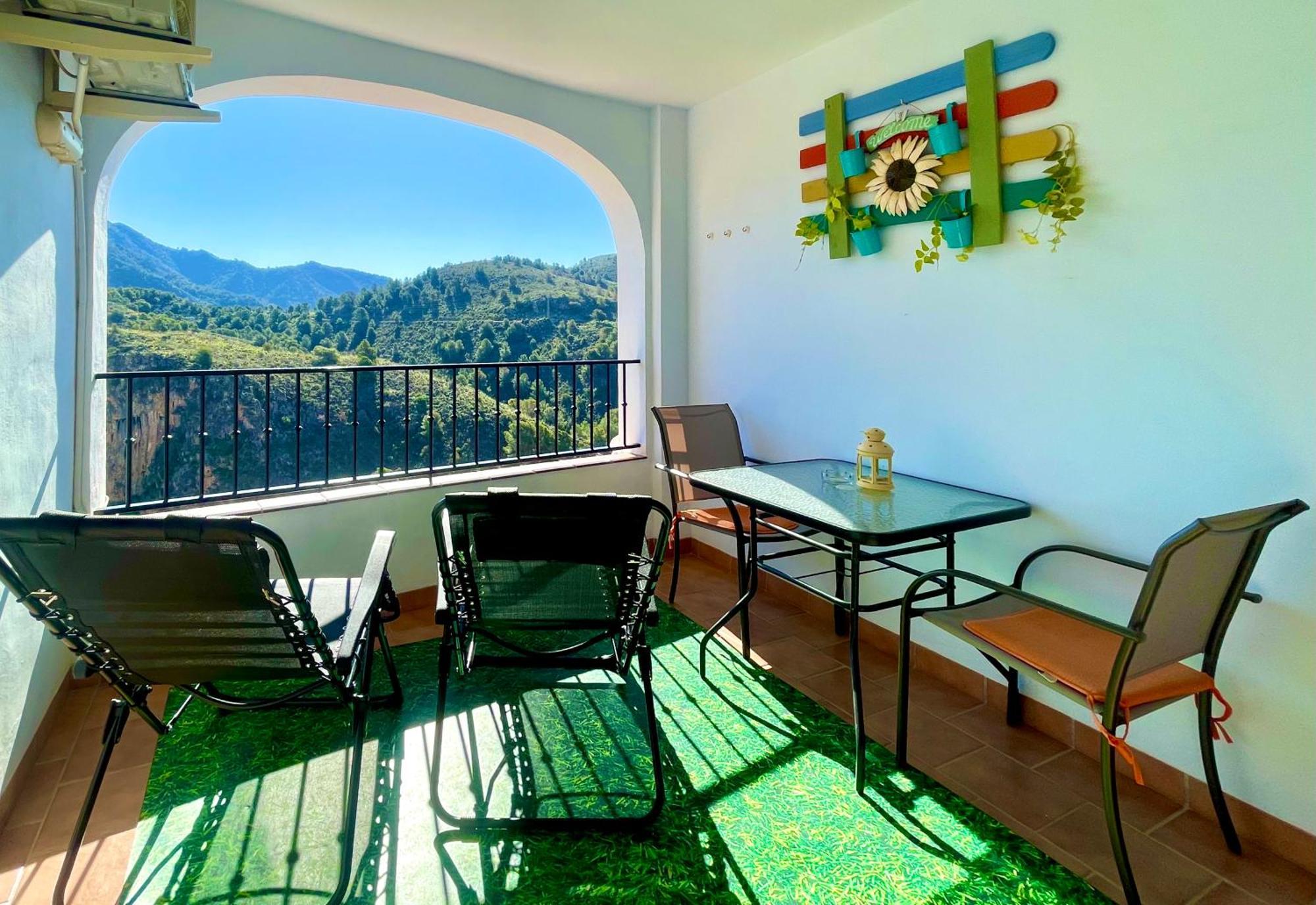 Apartamentos Axarquia 1, terraza privada con vistas a la montaña rio y al mar Frigiliana Exterior foto