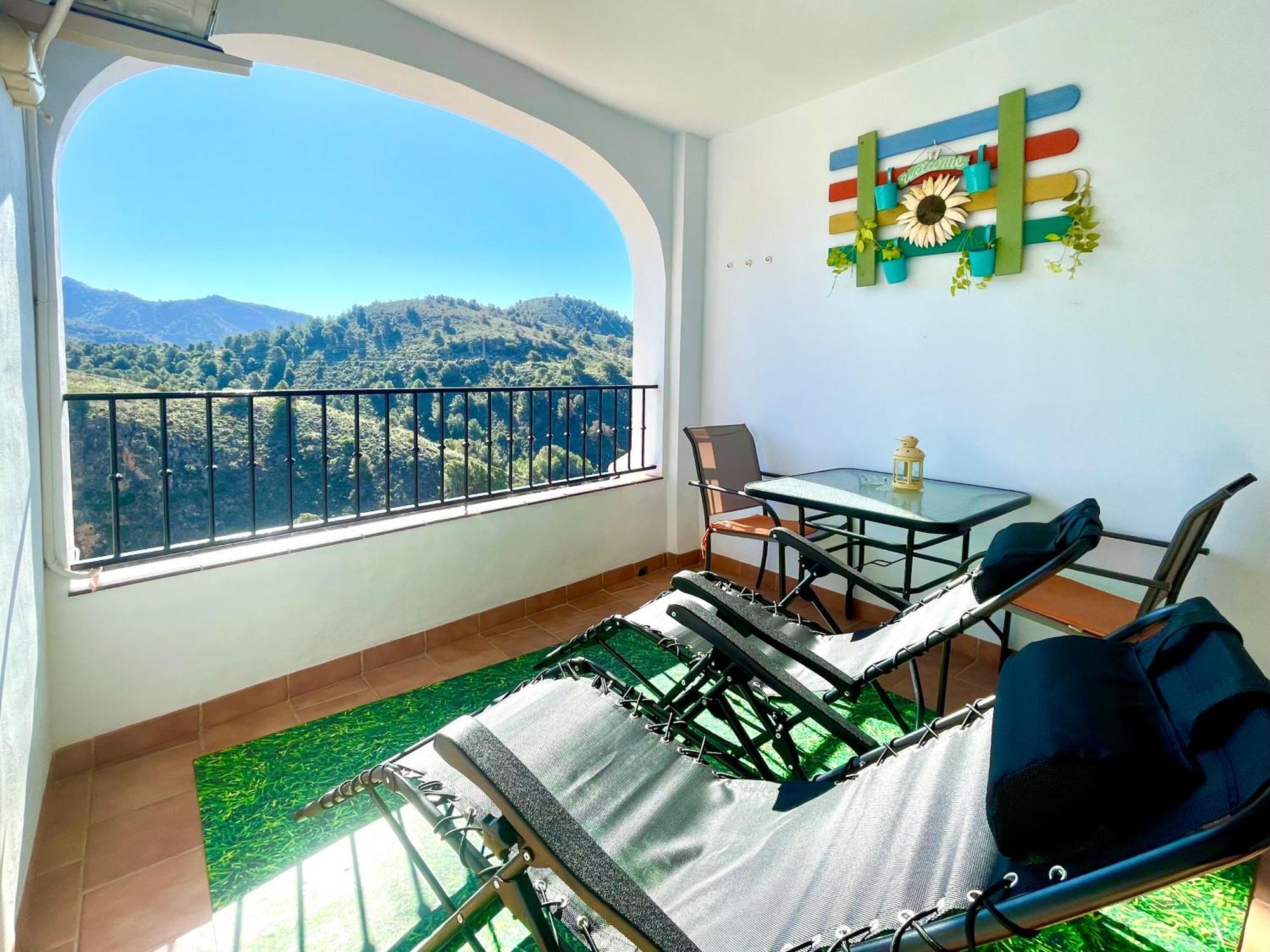 Apartamentos Axarquia 1, terraza privada con vistas a la montaña rio y al mar Frigiliana Exterior foto