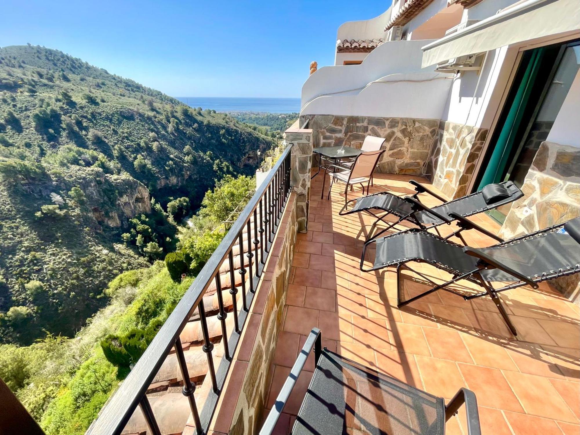 Apartamentos Axarquia 1, terraza privada con vistas a la montaña rio y al mar Frigiliana Exterior foto