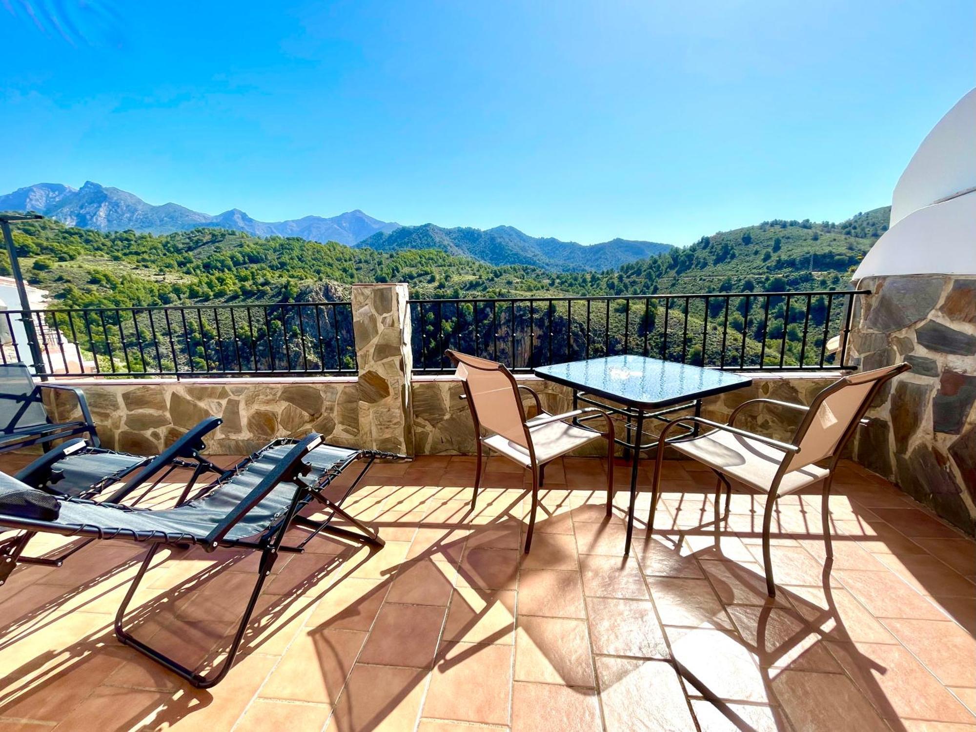 Apartamentos Axarquia 1, terraza privada con vistas a la montaña rio y al mar Frigiliana Exterior foto