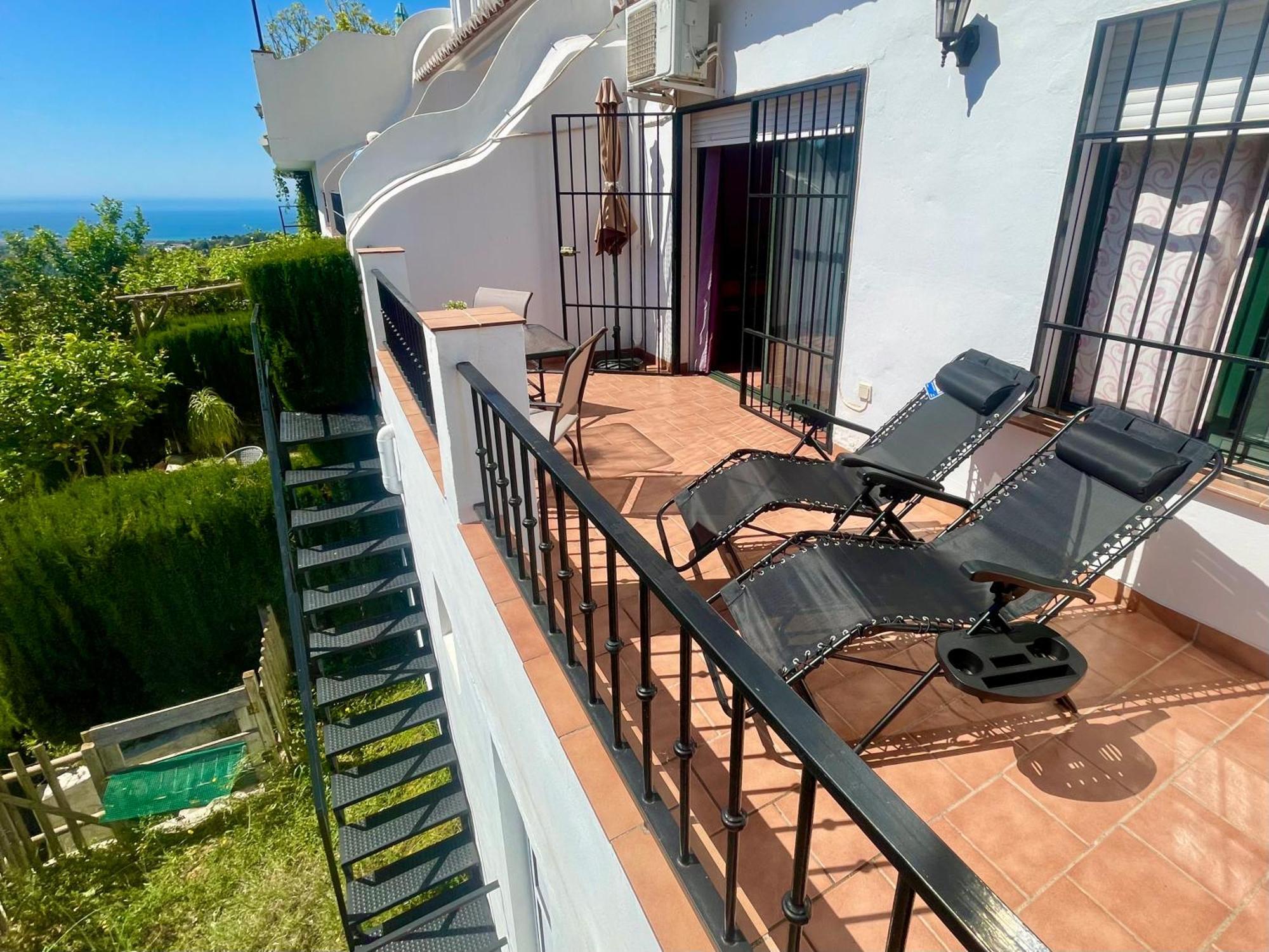 Apartamentos Axarquia 1, terraza privada con vistas a la montaña rio y al mar Frigiliana Exterior foto