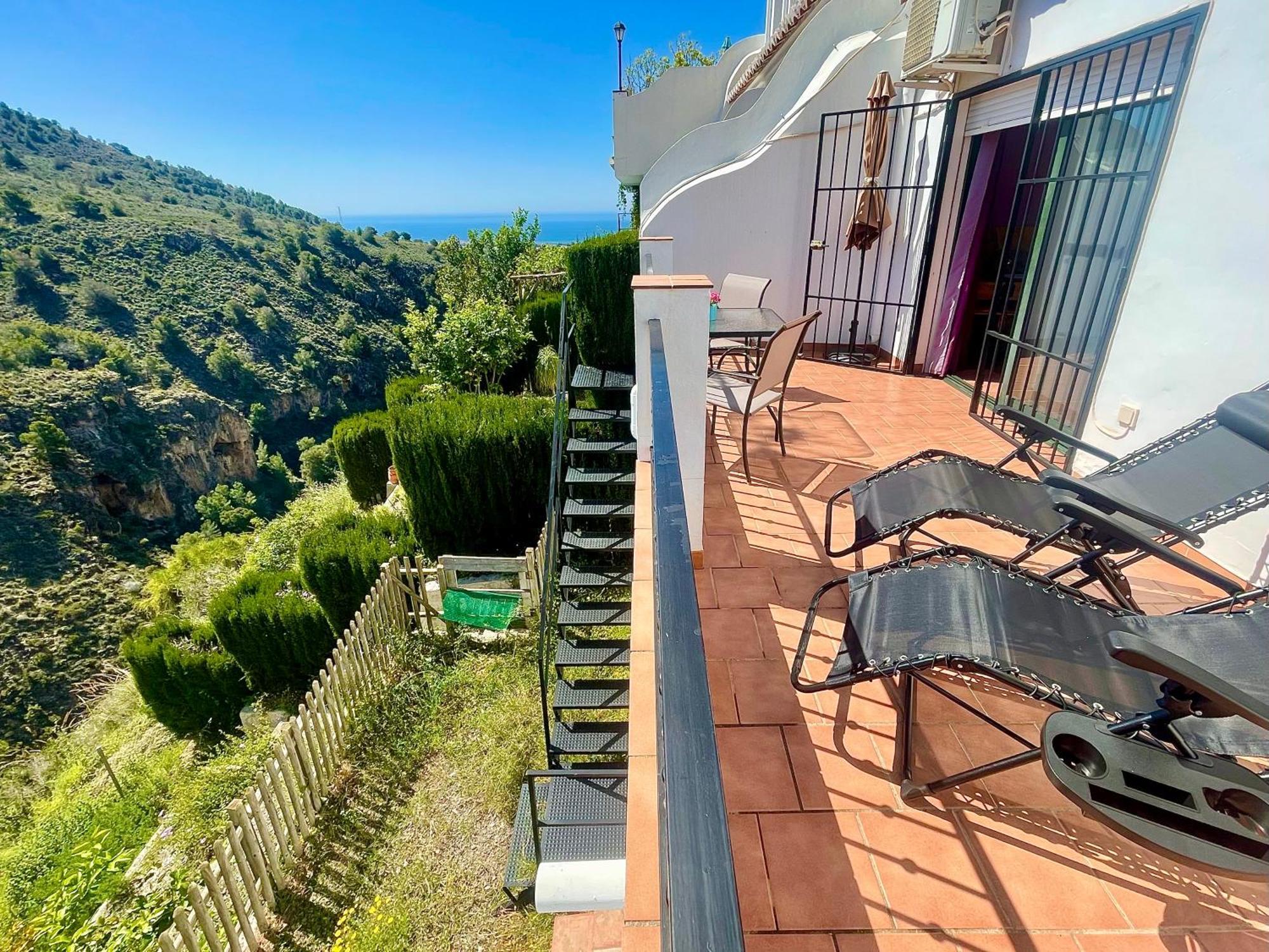 Apartamentos Axarquia 1, terraza privada con vistas a la montaña rio y al mar Frigiliana Exterior foto