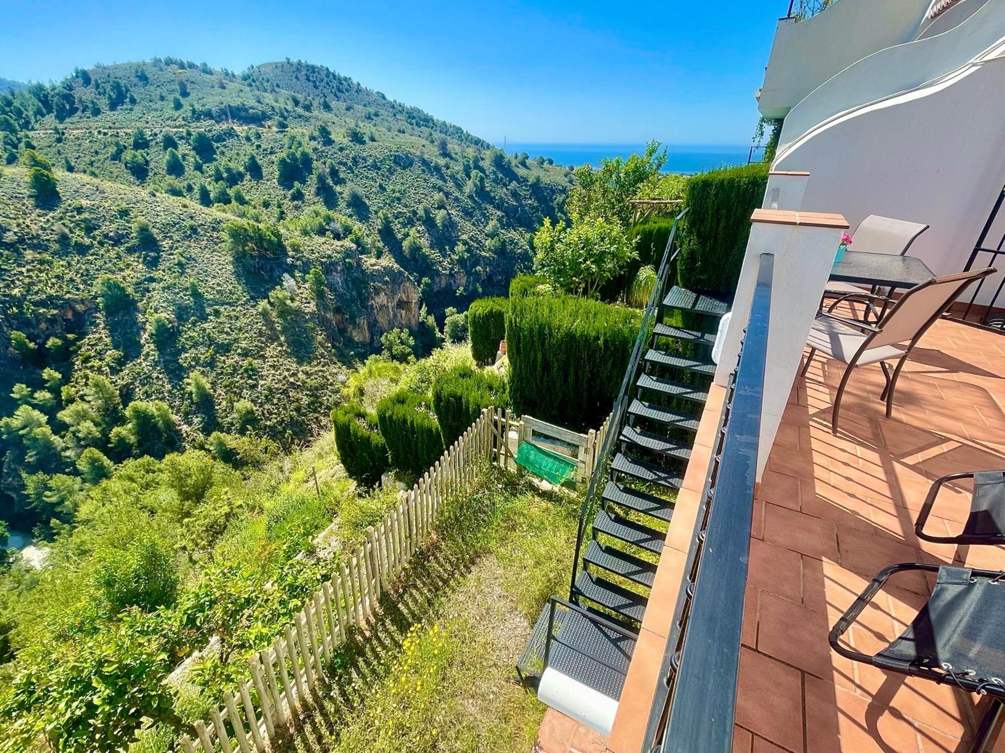 Apartamentos Axarquia 1, terraza privada con vistas a la montaña rio y al mar Frigiliana Exterior foto