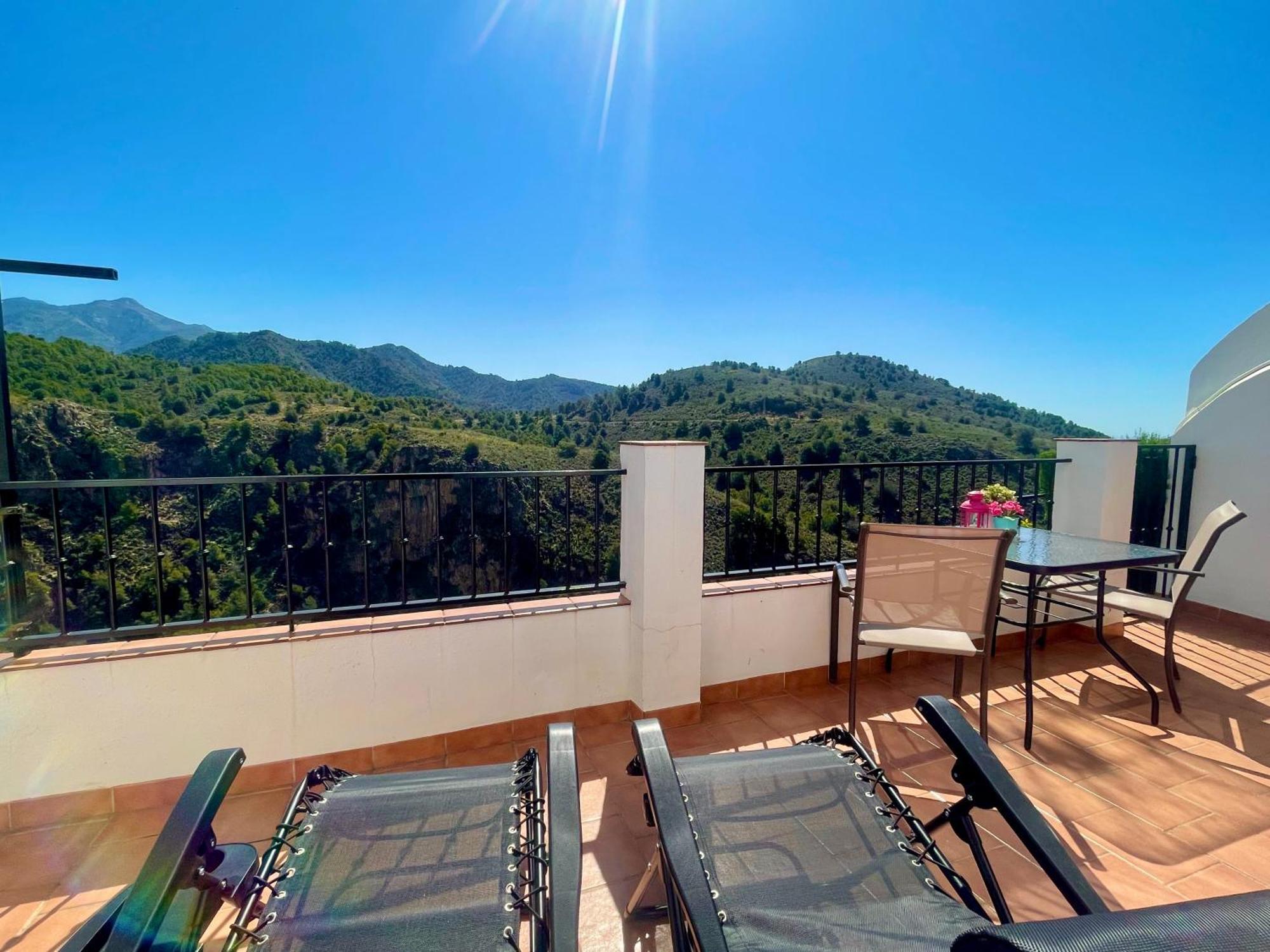 Apartamentos Axarquia 1, terraza privada con vistas a la montaña rio y al mar Frigiliana Exterior foto