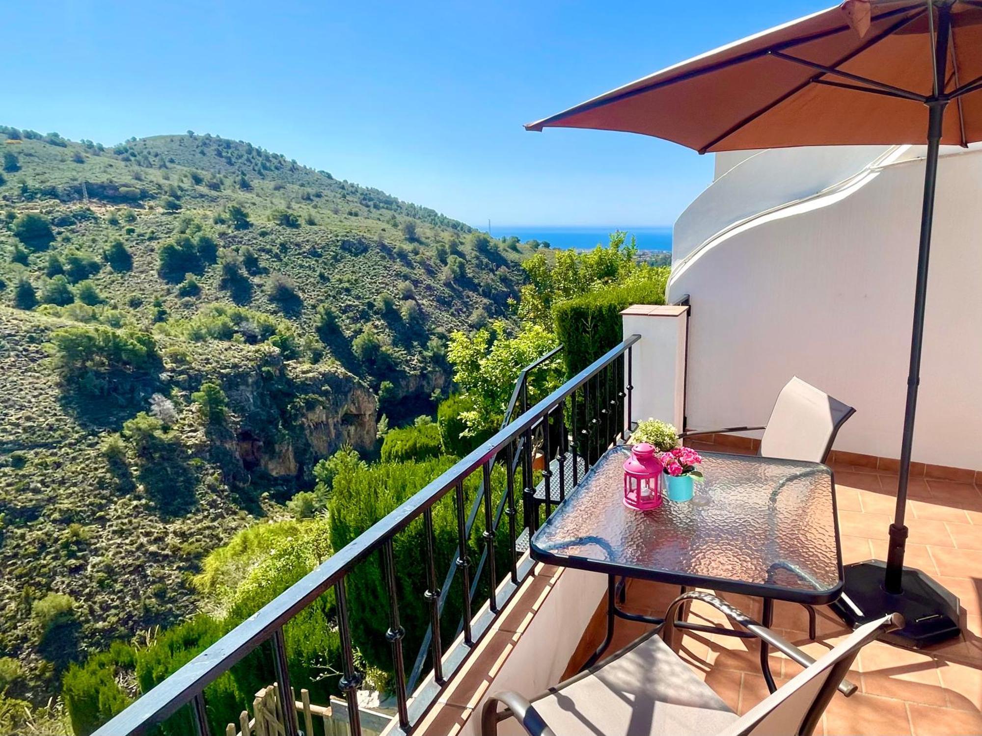 Apartamentos Axarquia 1, terraza privada con vistas a la montaña rio y al mar Frigiliana Exterior foto