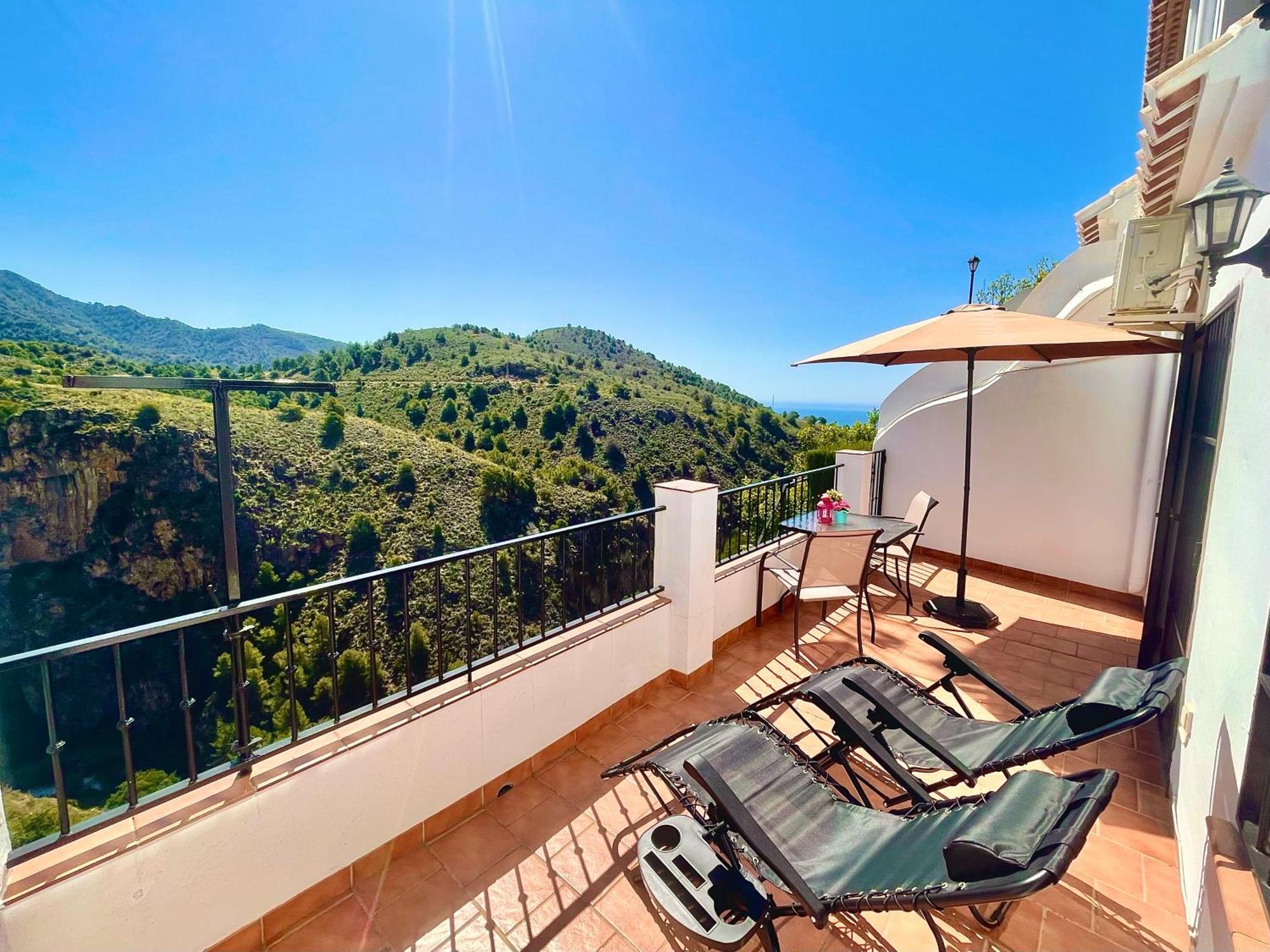 Apartamentos Axarquia 1, terraza privada con vistas a la montaña rio y al mar Frigiliana Exterior foto