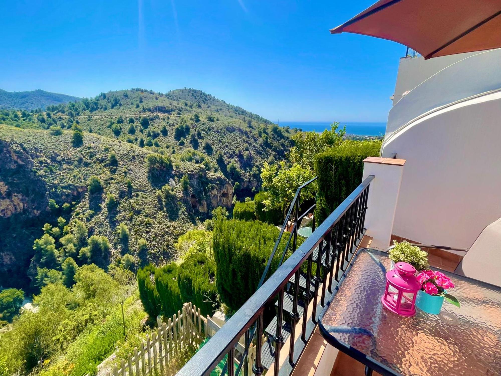 Apartamentos Axarquia 1, terraza privada con vistas a la montaña rio y al mar Frigiliana Exterior foto